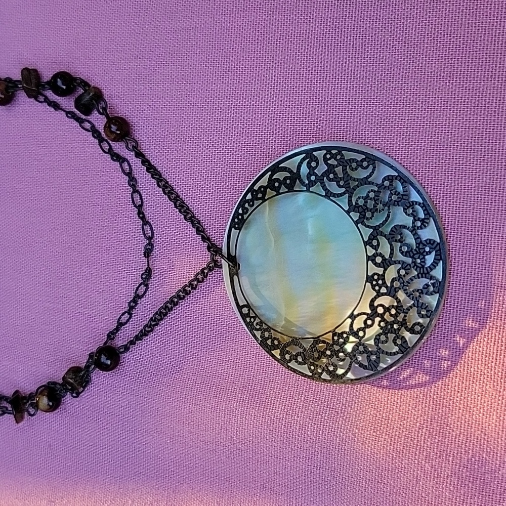 Mother of Pearl Pendant necklace